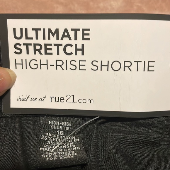 Rue 21 ultimate stretch high rise shortie - Picture 3 of 4